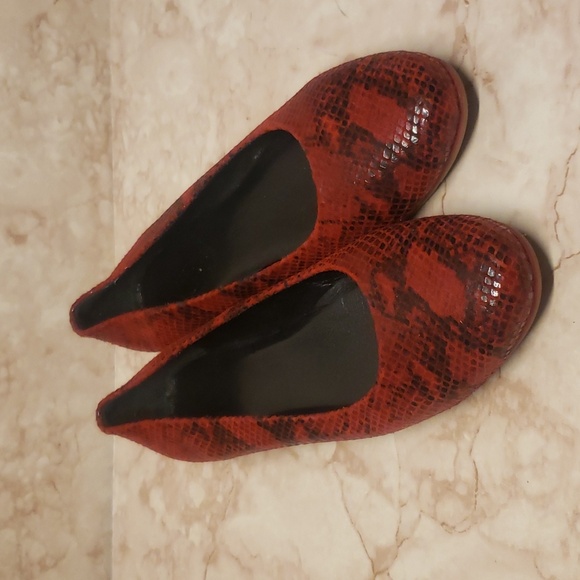 Artemis red animal print flat loafers women's shoes size 37 - Picture 1 of 6